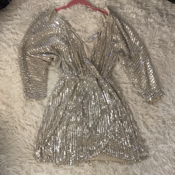 Beautiful sequin Zara mini dress - Picture 5 of 11